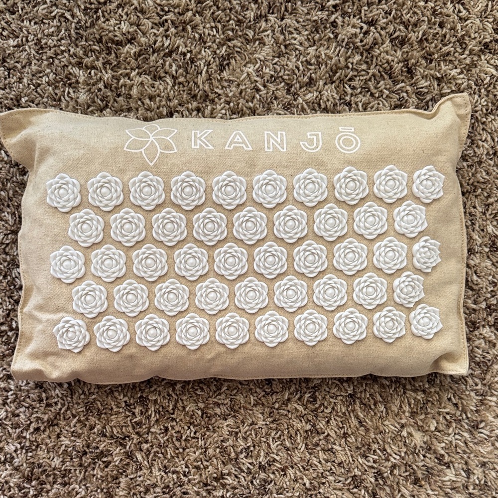 Kanjo Acupressure Pillow with White Lotus Design